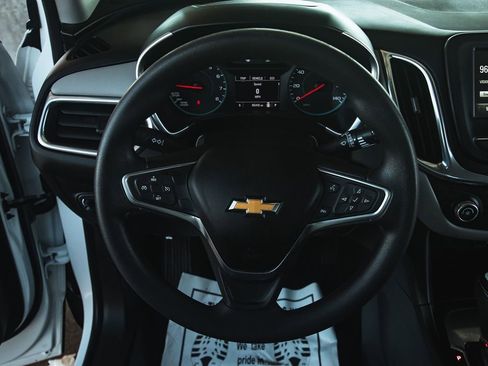Used 2018 Chevrolet Equinox LS image 23