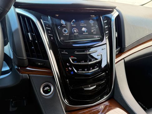 Used 2018 Cadillac Escalade Premium Luxury w/ LPO, Radiant Package AWD/4WD image 19