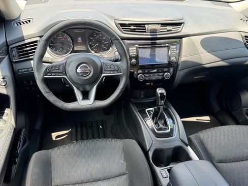 Used 2017 Nissan Rogue SV w/ SV Premium Package AWD/4WD image 15