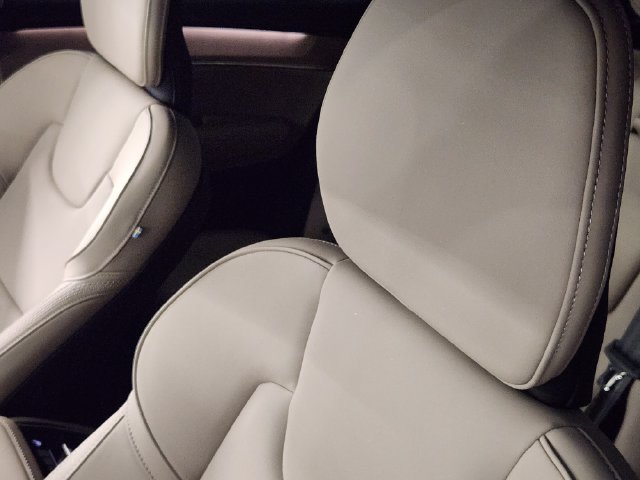 New 2026 Volvo XC90 T8 Plus w/ Protection Package Premier AWD/4WD image 15