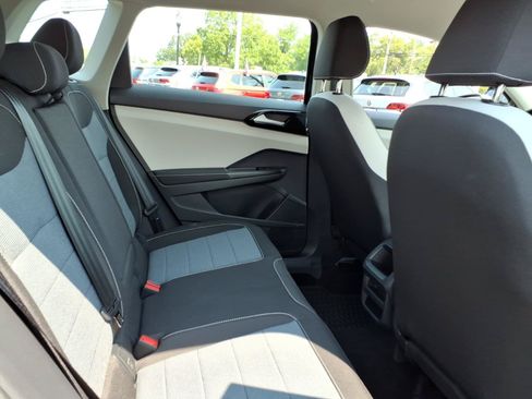 Used 2025 Volkswagen Taos S AWD/4WD image 9
