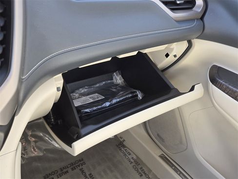 Used 2023 GMC Acadia Denali w/ Denali Technology Package image 22