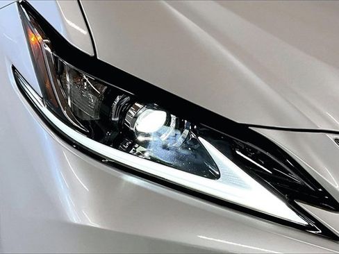 Certified 2023 Lexus ES 250 w/ Premium Package image 32