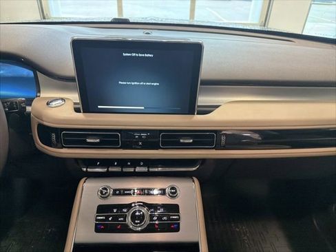 Used 2023 Lincoln Aviator AWD w/ Premium Package image 24