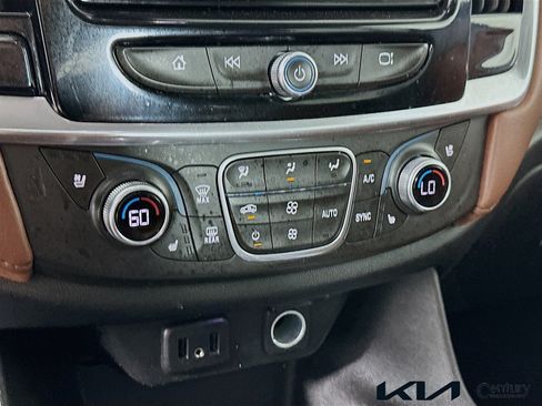 Used 2018 Chevrolet Traverse High Country AWD/4WD image 16