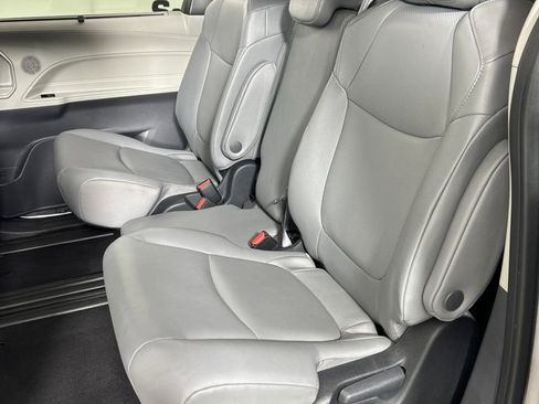 Used 2024 Toyota Sienna XLE image 15