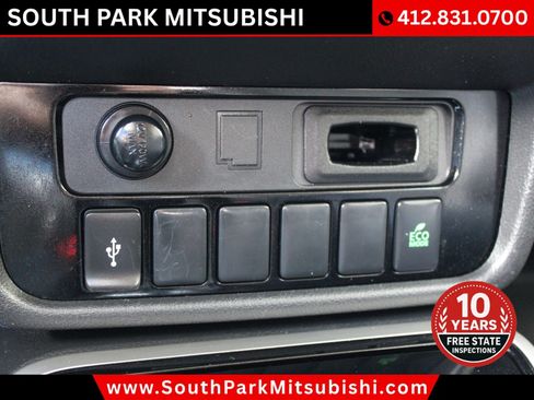 Used 2020 Mitsubishi Outlander SE AWD/4WD image 29