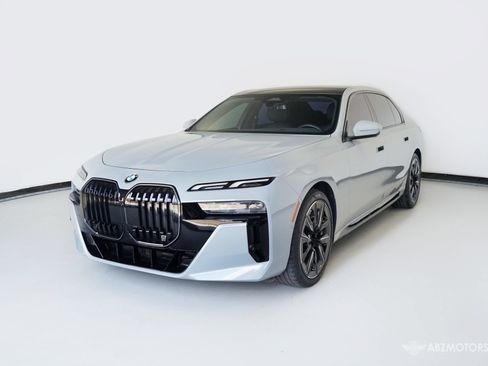 Used 2025 BMW 740i w/ Premium Package RWD image 2