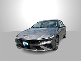 Used 2024 Hyundai Elantra SEL image 1