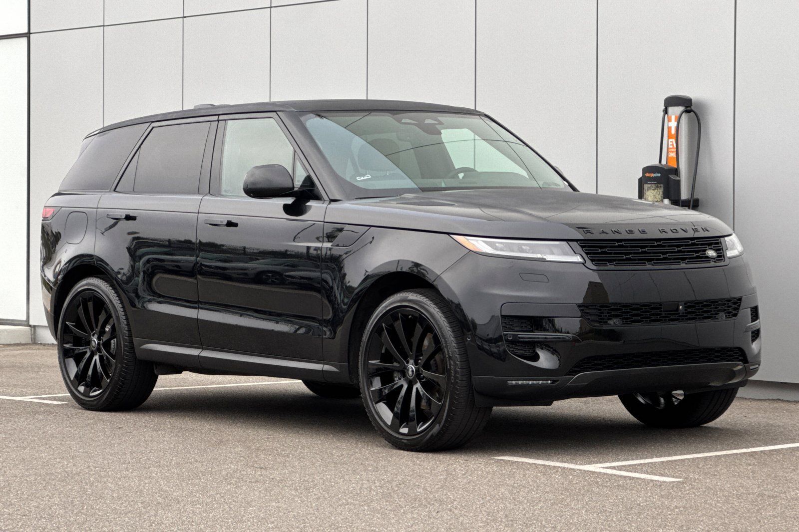 Used 2024 Land Rover Range Rover Sport SE AWD/4WD image 7