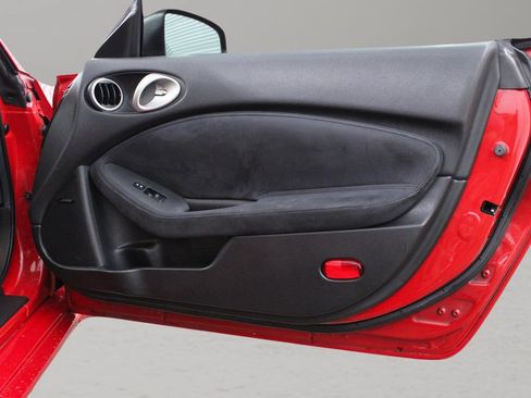 Used 2009 Nissan 370Z Touring RWD image 23