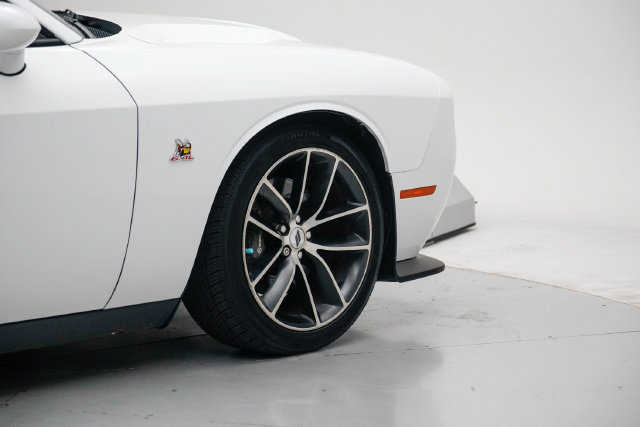Used 2017 Dodge Challenger R/T Scat Pack w/ Leather Interior Group RWD image 7