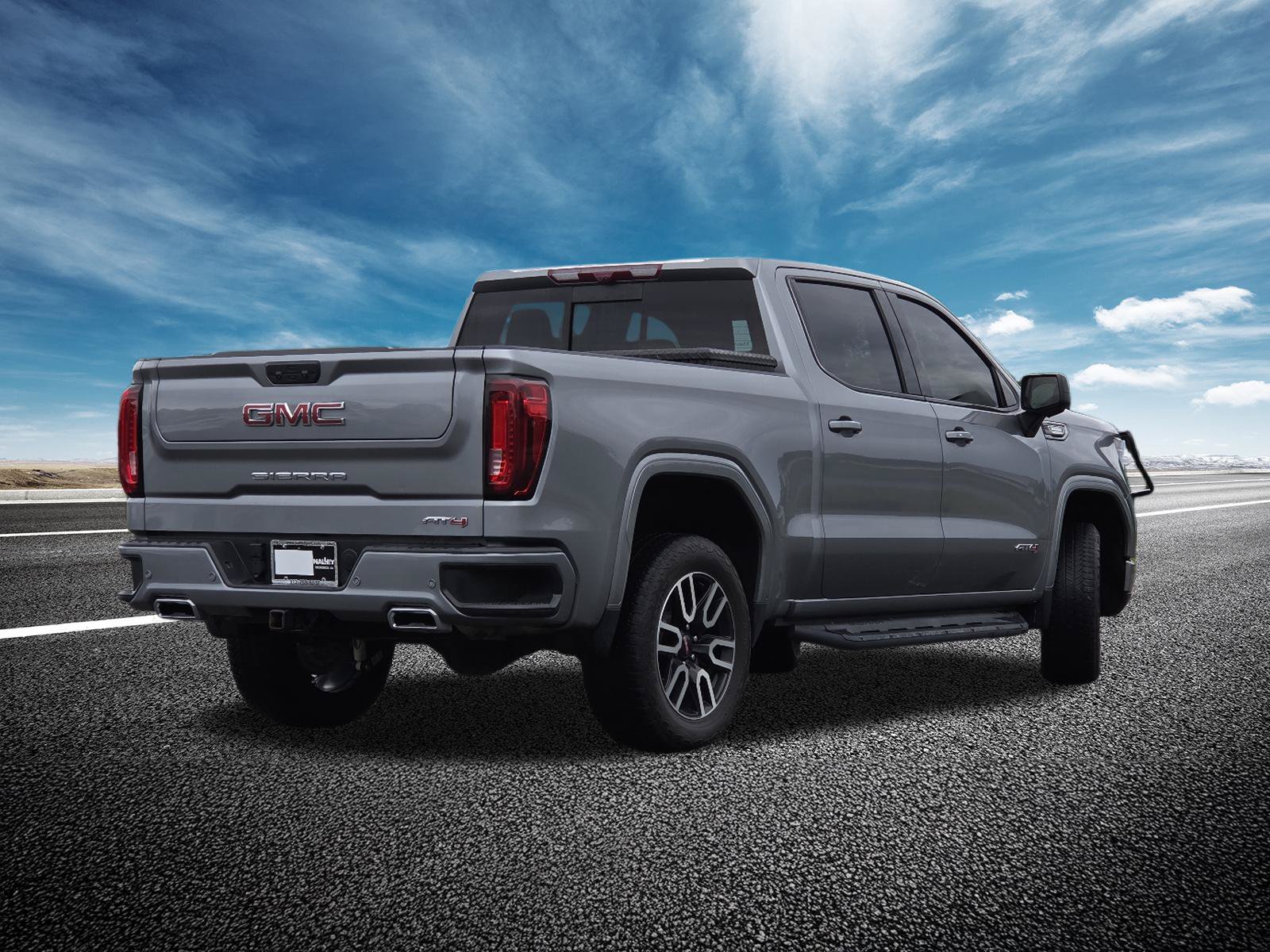 Used 2025 GMC Sierra 1500 AT4 w/ Technology Package AWD/4WD image 23