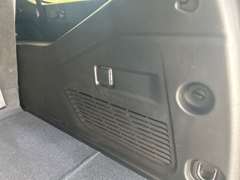 Used 2025 Chevrolet Suburban LS RWD image 37