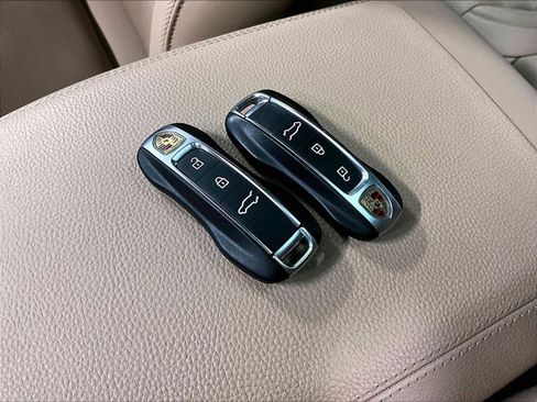 Used 2023 Porsche Cayenne image 39