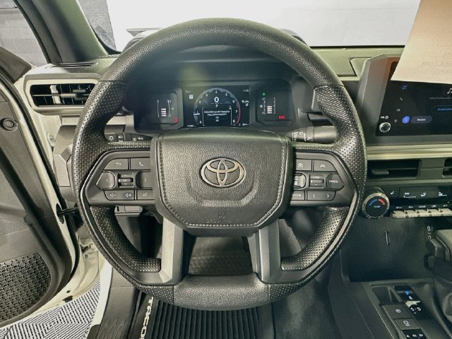Used 2025 Toyota Tacoma SR5 AWD/4WD image 14