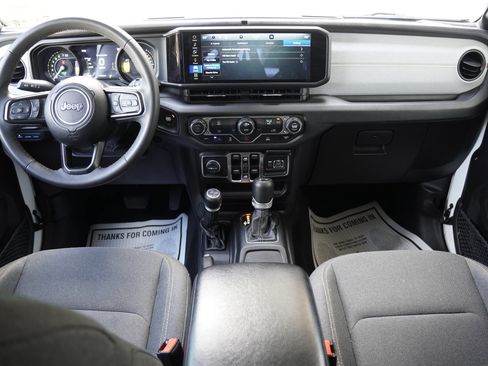 Used 2024 Jeep Wrangler Unlimited AWD/4WD image 16