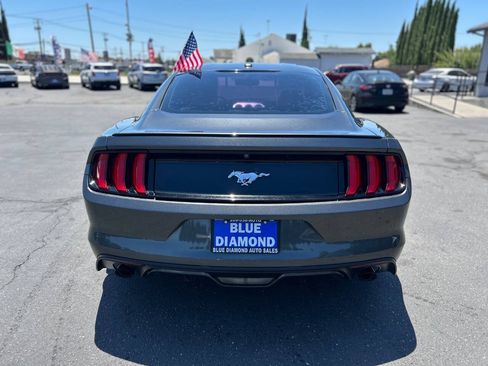 Used 2017 Ford Mustang Premium RWD image 5