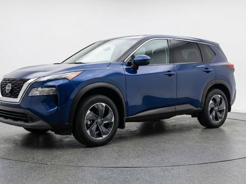 Used 2025 Nissan Rogue SV image 3