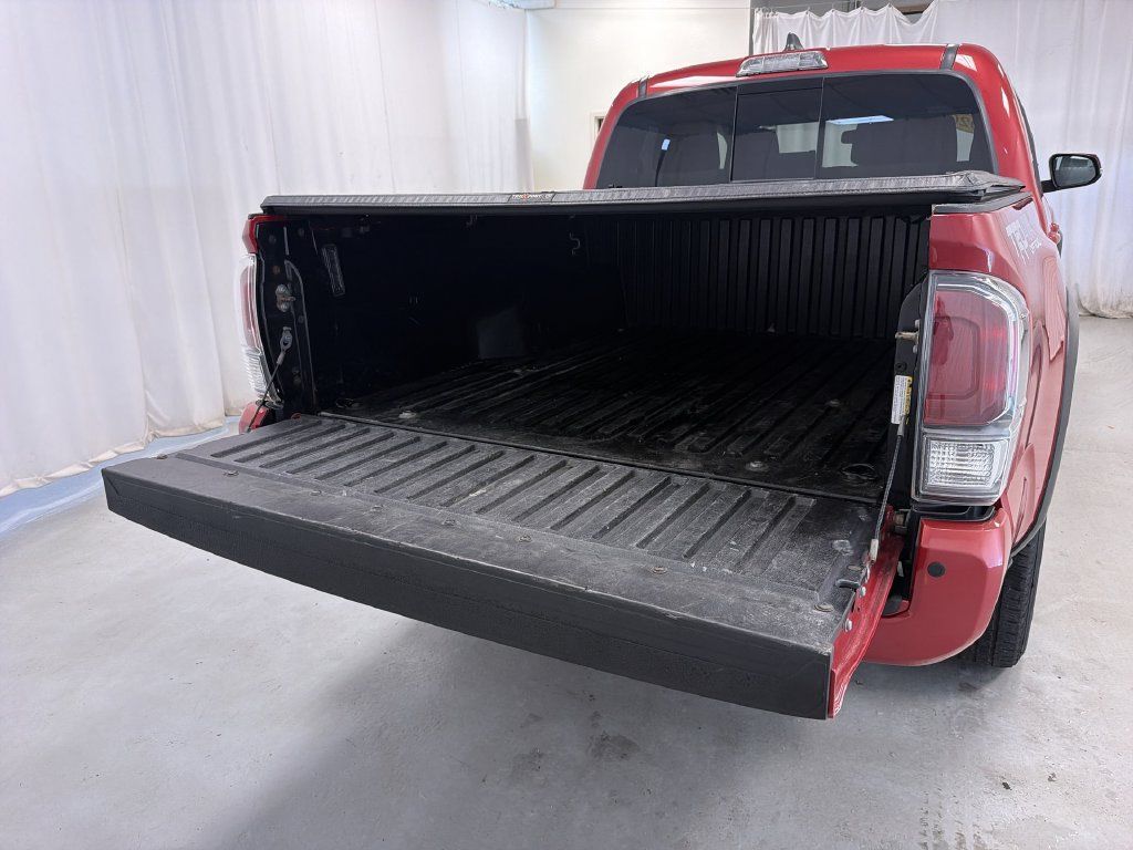Used 2020 Toyota Tacoma TRD Off-Road w/ Technology Package AWD/4WD image 16