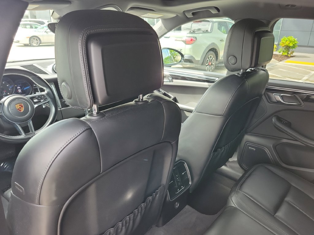 Used 2018 Porsche Macan AWD/4WD image 17