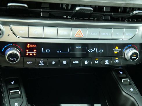 Used 2025 Kia Telluride AWD image 32