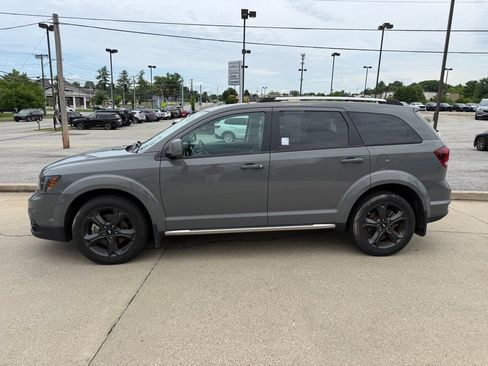 Used 2019 Dodge Journey Crossroad w/ Mopar All Weather Group FWD image 9