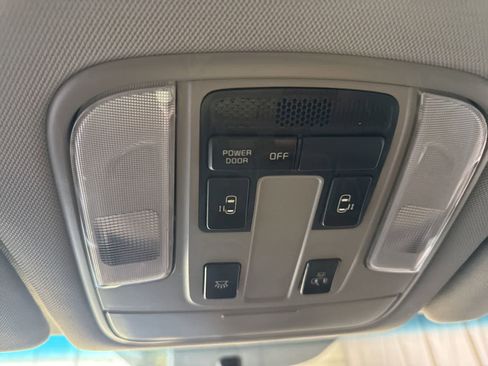 Used 2017 Kia Sedona LX w/ LX Essentials Premium Package FWD image 21