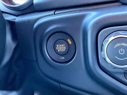 Certified 2022 Jeep Gladiator Mojave w/ LED Lighting Group AWD/4WD image 27