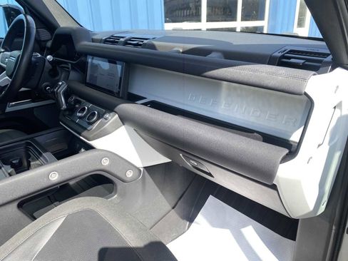 Used 2020 Land Rover Defender 110 First Edition image 31