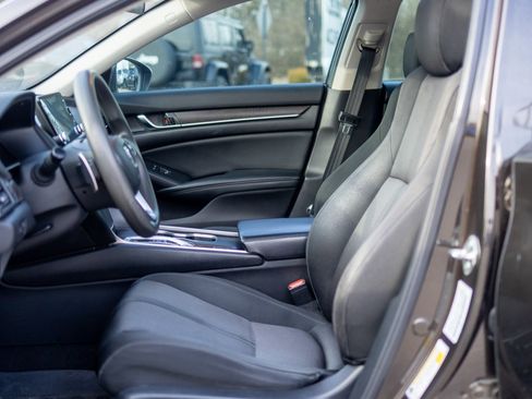 Used 2018 Honda Accord EX image 32