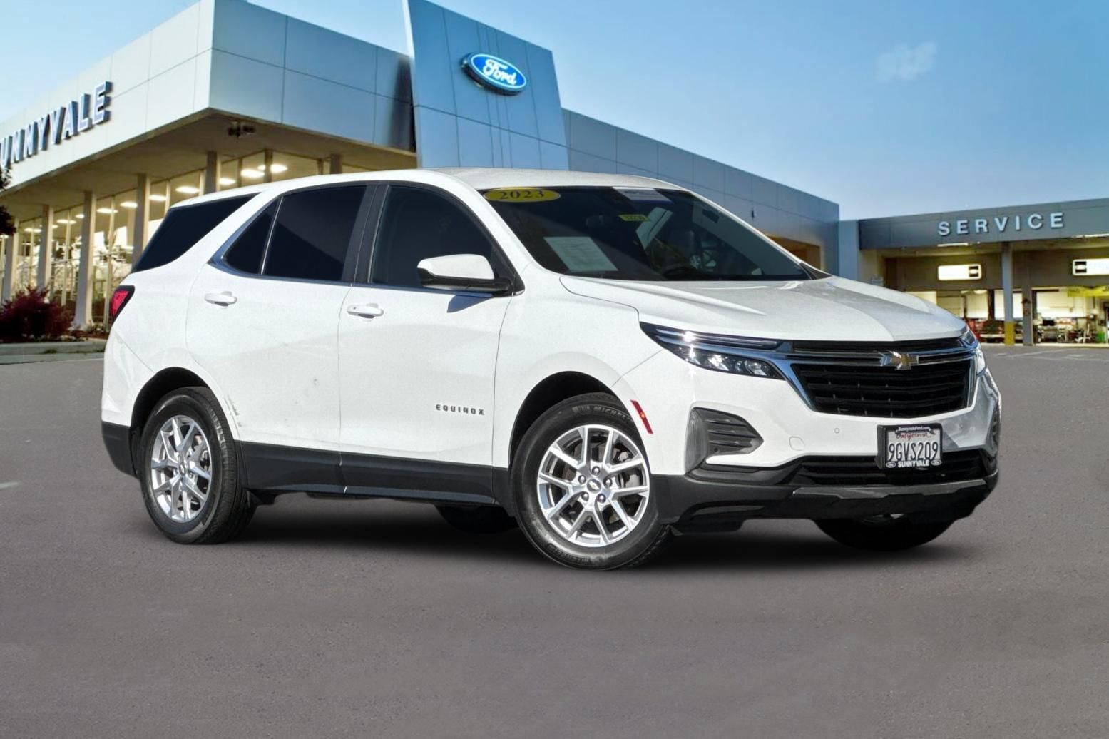 Used 2023 Chevrolet Equinox LT FWD image 2