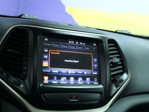 Used 2016 Jeep Cherokee Latitude AWD/4WD image 18