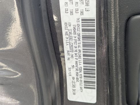 Used 2018 Jeep Grand Cherokee Limited image 34