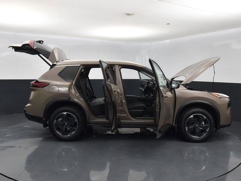 Certified 2025 Nissan Rogue SV w/ SV Premium Package image 45