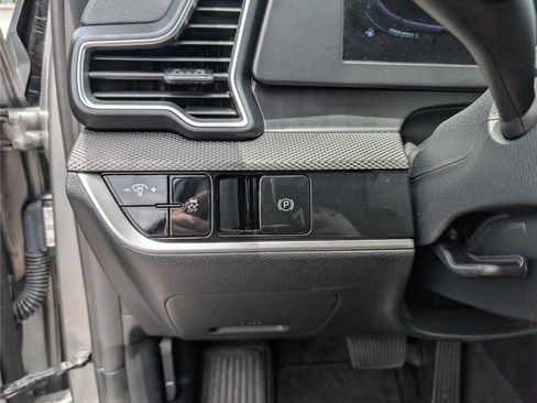 Used 2025 Kia Sportage LX FWD image 26