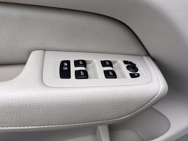 Used 2020 Volvo XC60 T5 Momentum FWD image 19