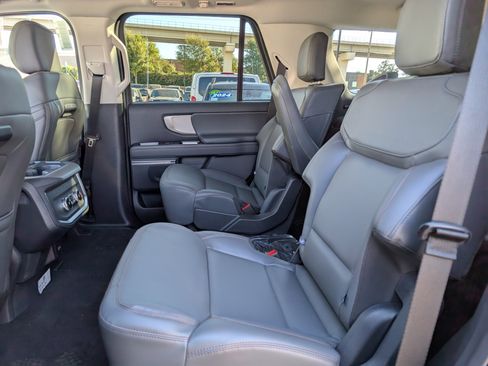 New 2025 Ford Expedition Active image 23