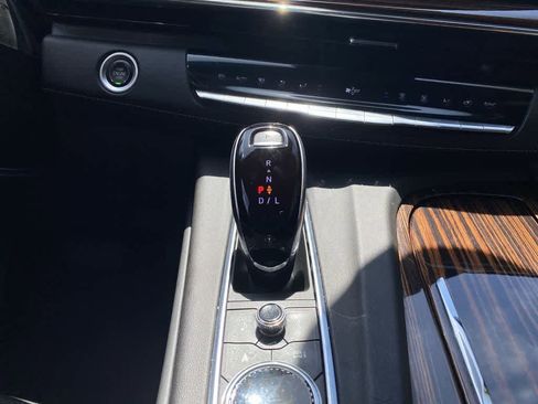 Used 2021 Cadillac Escalade ESV Premium Luxury w/ LPO, Illumination Package AWD/4WD image 27