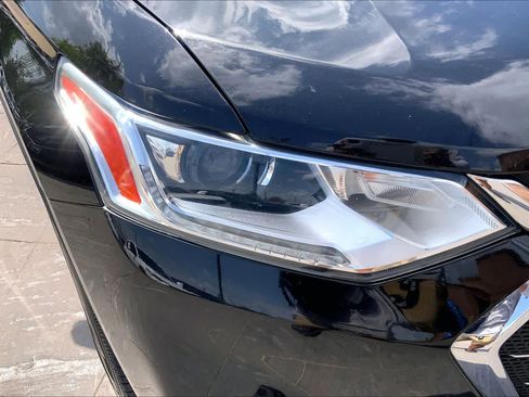 Used 2021 Chevrolet Traverse LT w/ LT Premium Package image 27