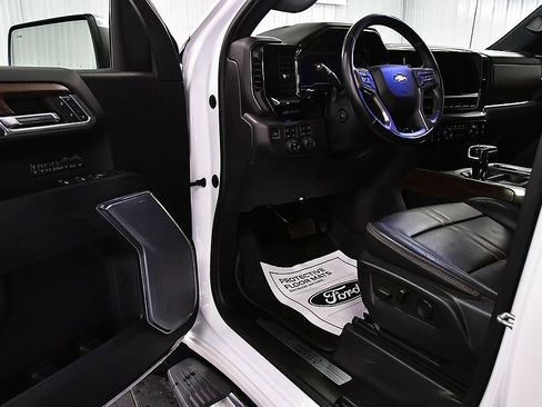 Used 2023 Chevrolet Silverado 1500 High Country w/ High Country Premium Package image 19