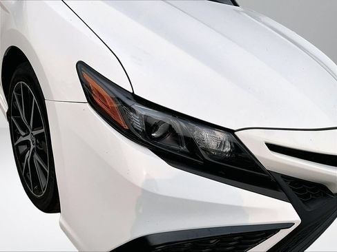Used 2022 Toyota Camry SE FWD image 30