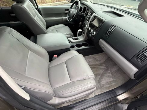 Used 2008 Toyota Sequoia Limited image 19