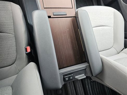 Used 2021 Toyota Sienna LE image 27