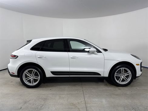 Certified 2023 Porsche Macan image 8