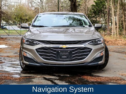 Used 2024 Chevrolet Malibu LT image 2