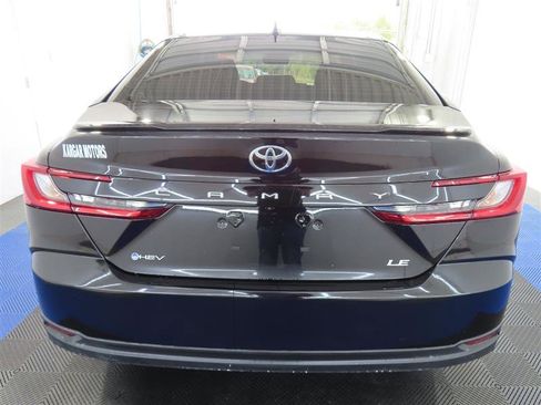 Used 2025 Toyota Camry LE w/ Convenience Package FWD image 7