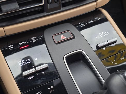 Used 2024 Porsche Macan AWD/4WD image 31