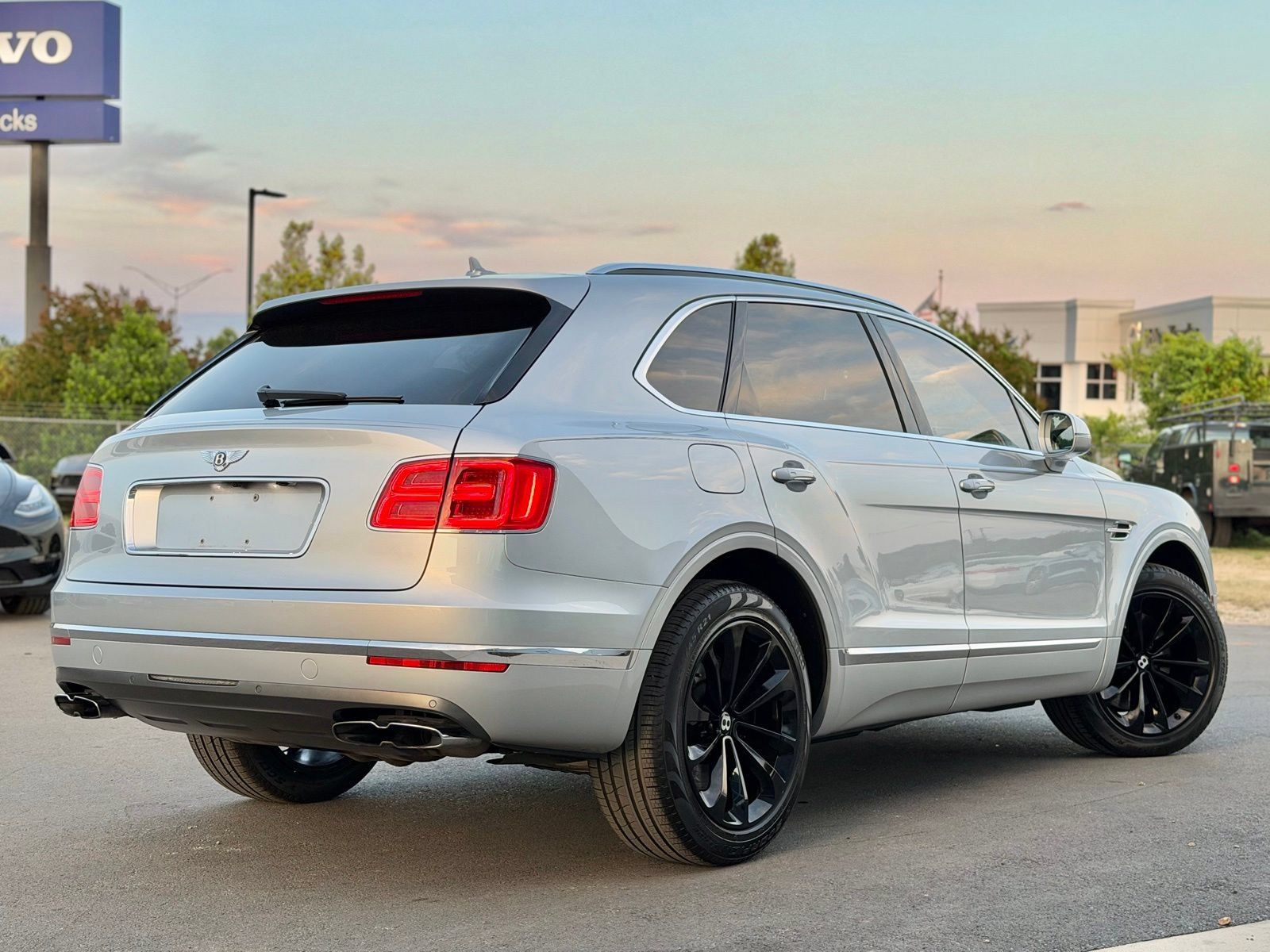 Used 2019 Bentley Bentayga AWD/4WD image 60