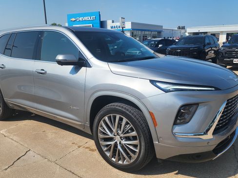 Used 2026 Buick Enclave Avenir w/ Super Cruise Package AWD/4WD image 3